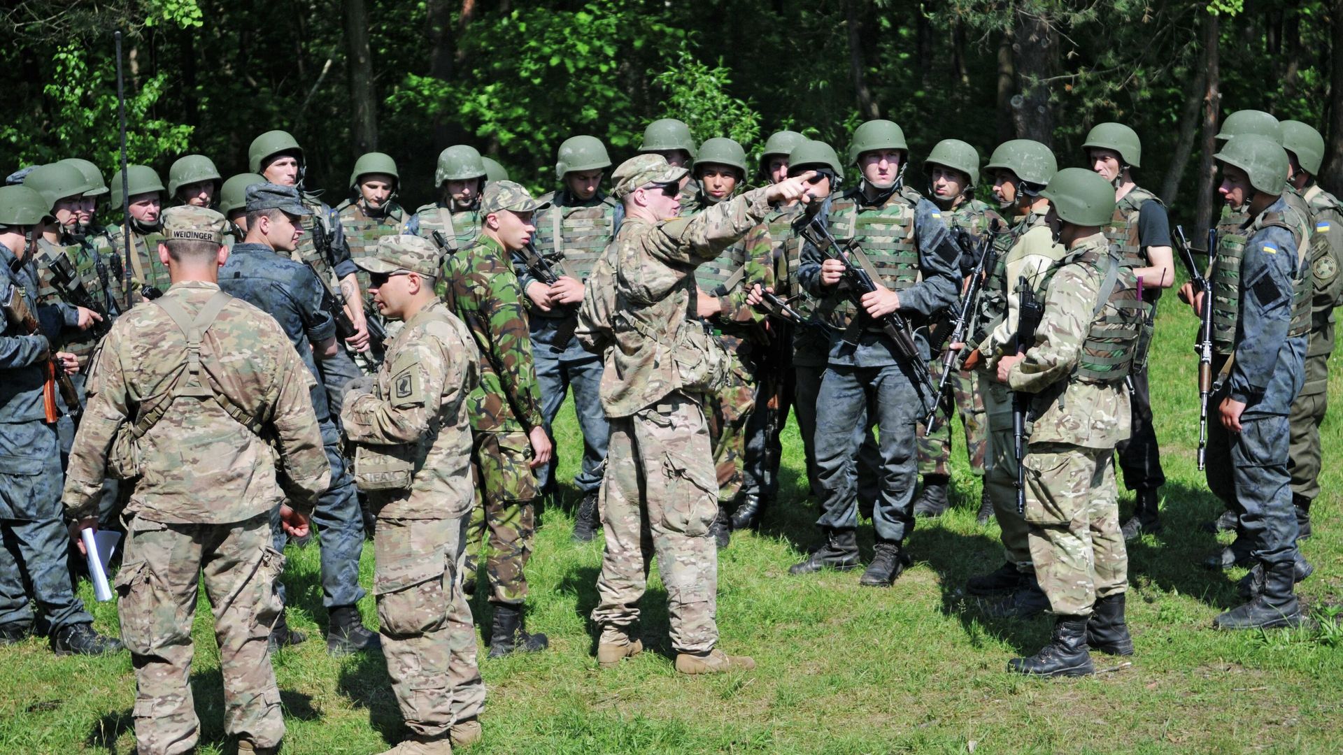 Украинские и американские военные во время совместных учений Украинские и американские военные во время совместных учений - РИА Новости, 1920, 01.06.2023