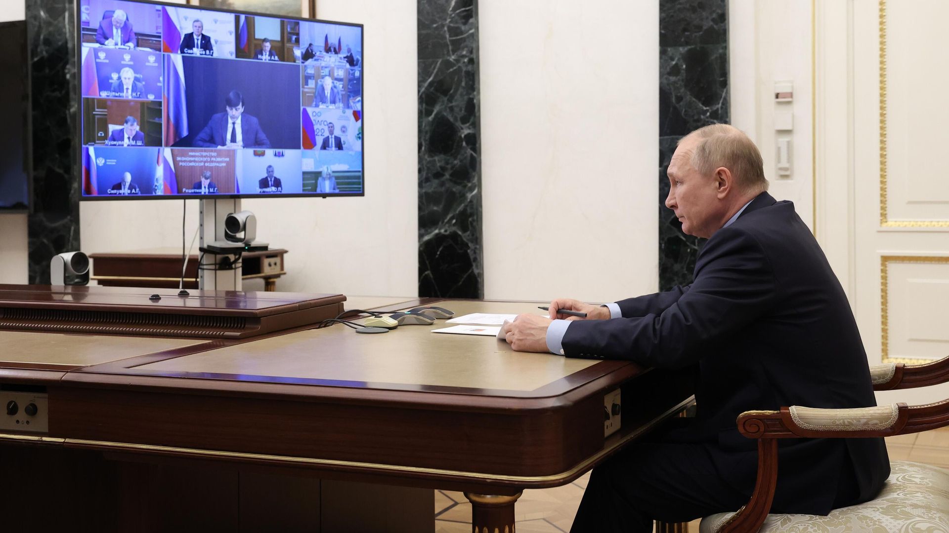Президент РФ Владимир Путин проводит в режиме видеоконференции совещание с членами правительства РФ Президент РФ Владимир Путин проводит в режиме видеоконференции совещание с членами правительства РФ - РИА Новости, 1920, 08.07.2022