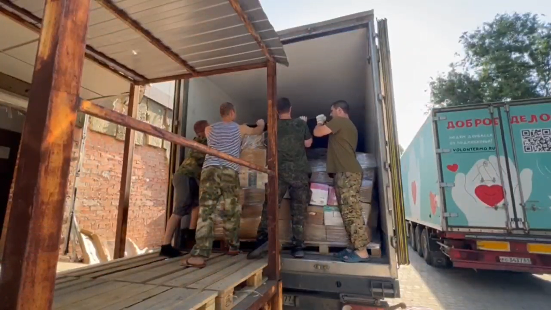 Более 100 тонн гуманитарной помощи доставили в Донецк Более 100 тонн гуманитарной помощи доставили в Донецк - РИА Новости, 1920, 09.07.2022