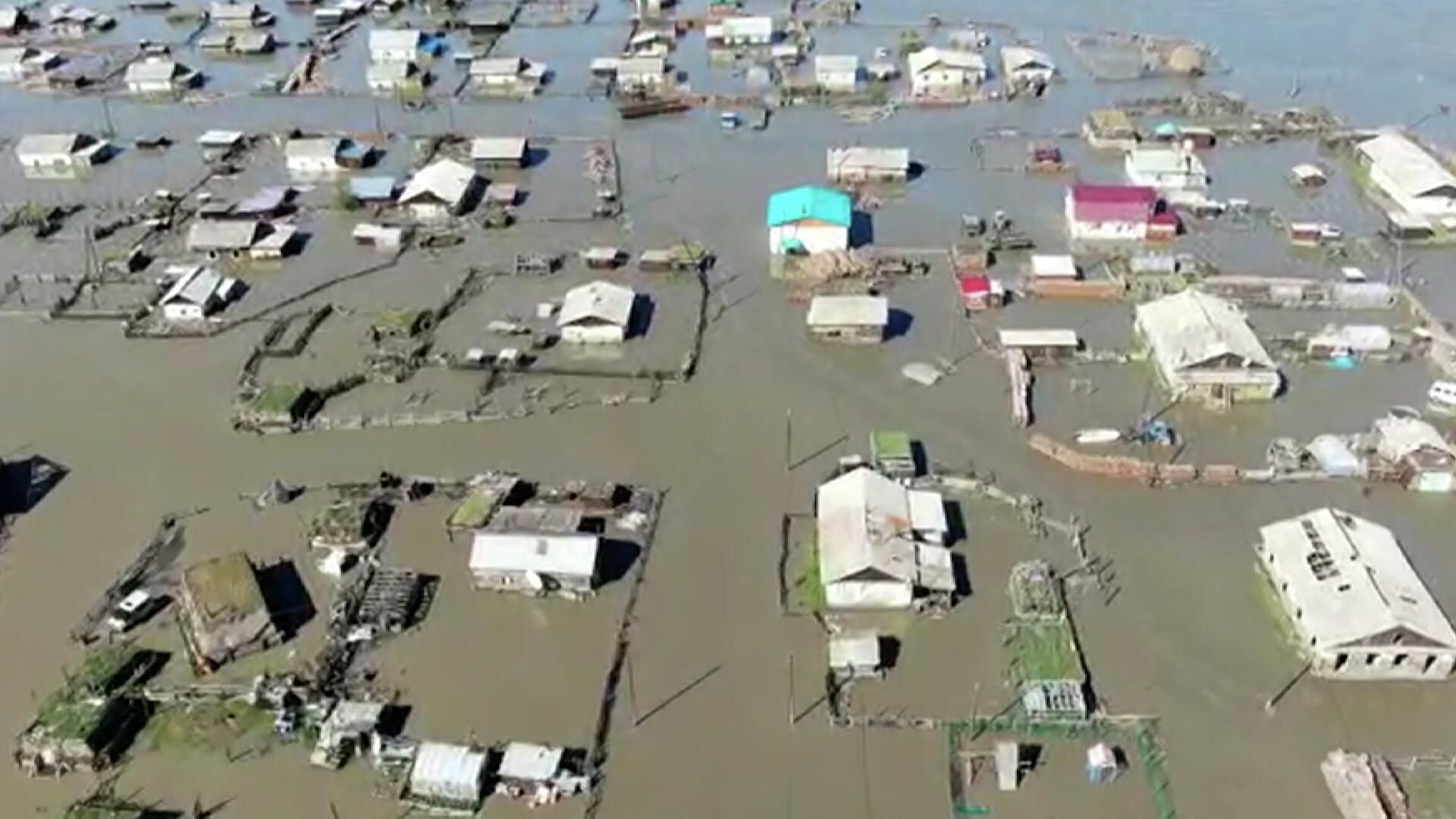 Затопленное из-за обильных дождей село Суордах в Якутии Затопленное из-за обильных дождей село Суордах в Якутии - РИА Новости, 1920, 11.07.2022