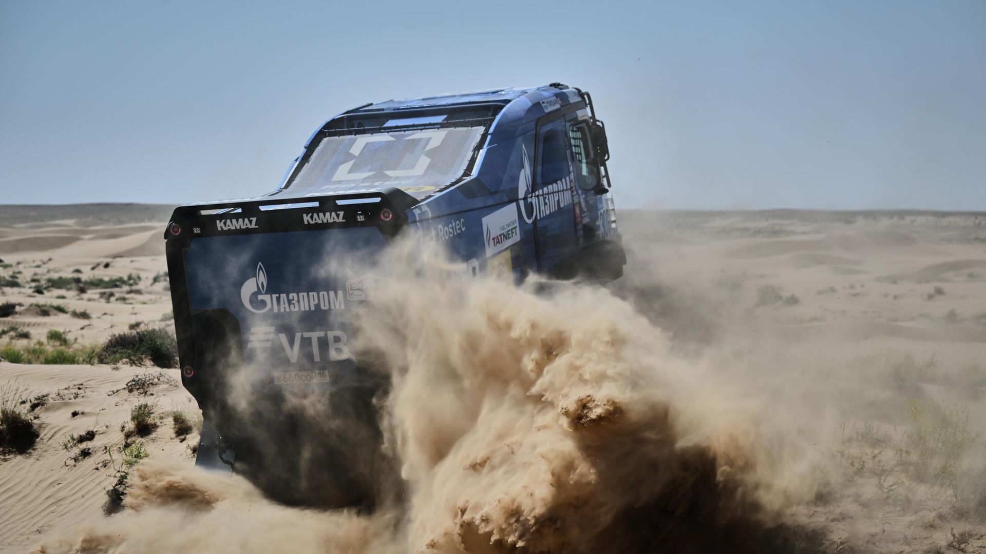 Экипаж команды KAMAZ-Master в составе Дмитрия Сотникова и Руслана Ахмадеева Экипаж команды KAMAZ-Master в составе Дмитрия Сотникова и Руслана Ахмадеева - РИА Новости, 1920, 10.07.2022