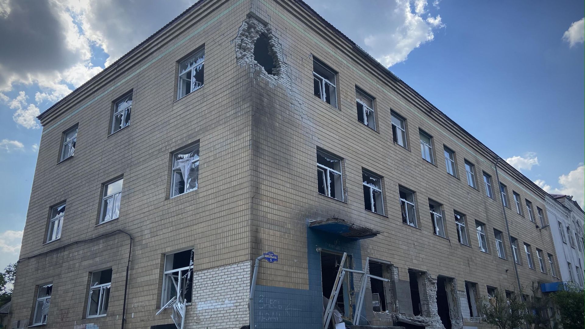 Последствия обстрела в Лисичанске со стороны украинских войск Последствия обстрела в Лисичанске со стороны украинских войск - РИА Новости, 1920, 18.08.2022