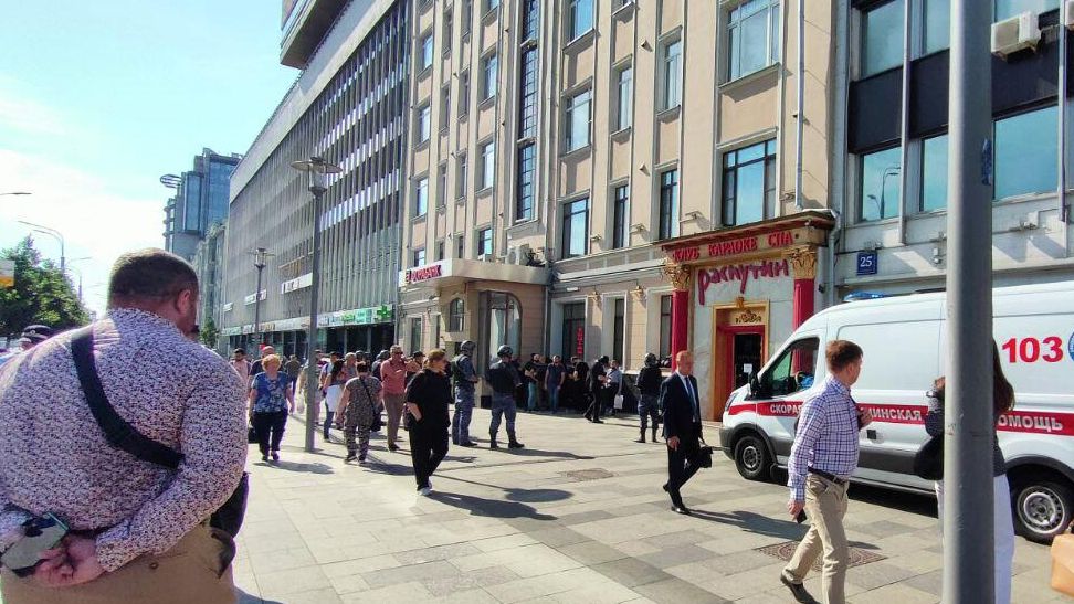 Полиция оцепила клуб Распутин в центре Москвы Полиция оцепила клуб Распутин в центре Москвы - РИА Новости, 1920, 11.07.2022