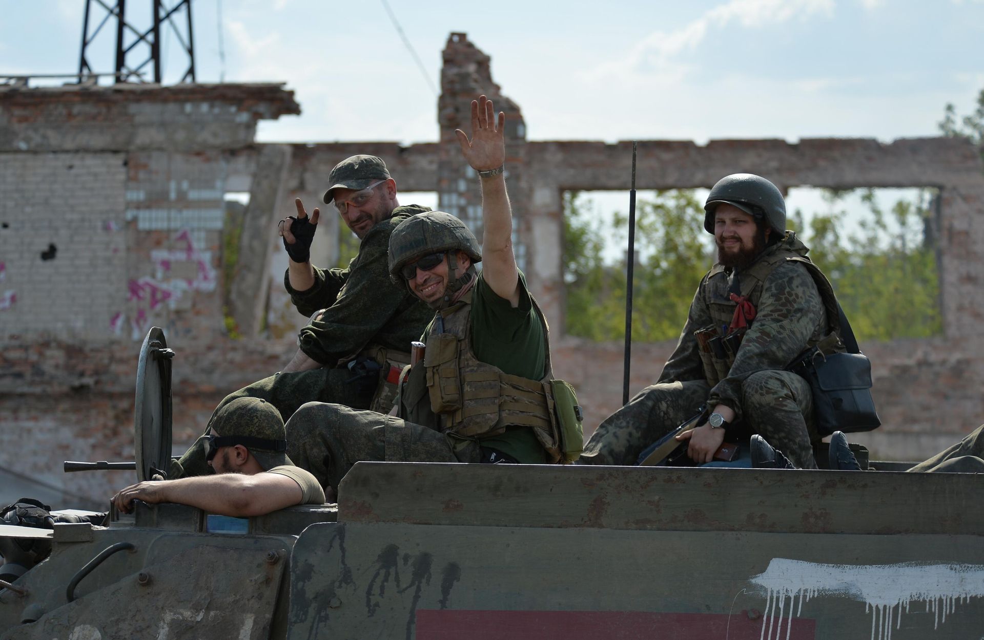 Бойцы Народной милиции ЛНР подъезжают к Лисичанску Бойцы Народной милиции ЛНР подъезжают к Лисичанску - РИА Новости, 1920, 15.07.2022