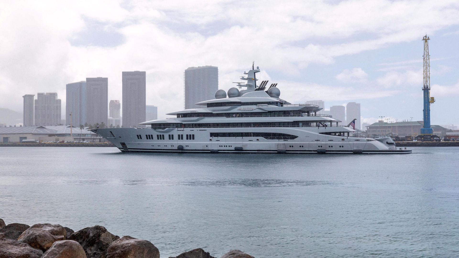 Яхта Amadea, принадлежащая, предположительно, находящемуся под санкциями российскому миллиардеру, в гавани Гонолулу (Гавайи, США) Яхта Amadea, принадлежащая, предположительно, находящемуся под санкциями российскому миллиардеру, в гавани Гонолулу (Гавайи, США) - РИА Новости, 1920, 12.07.2022