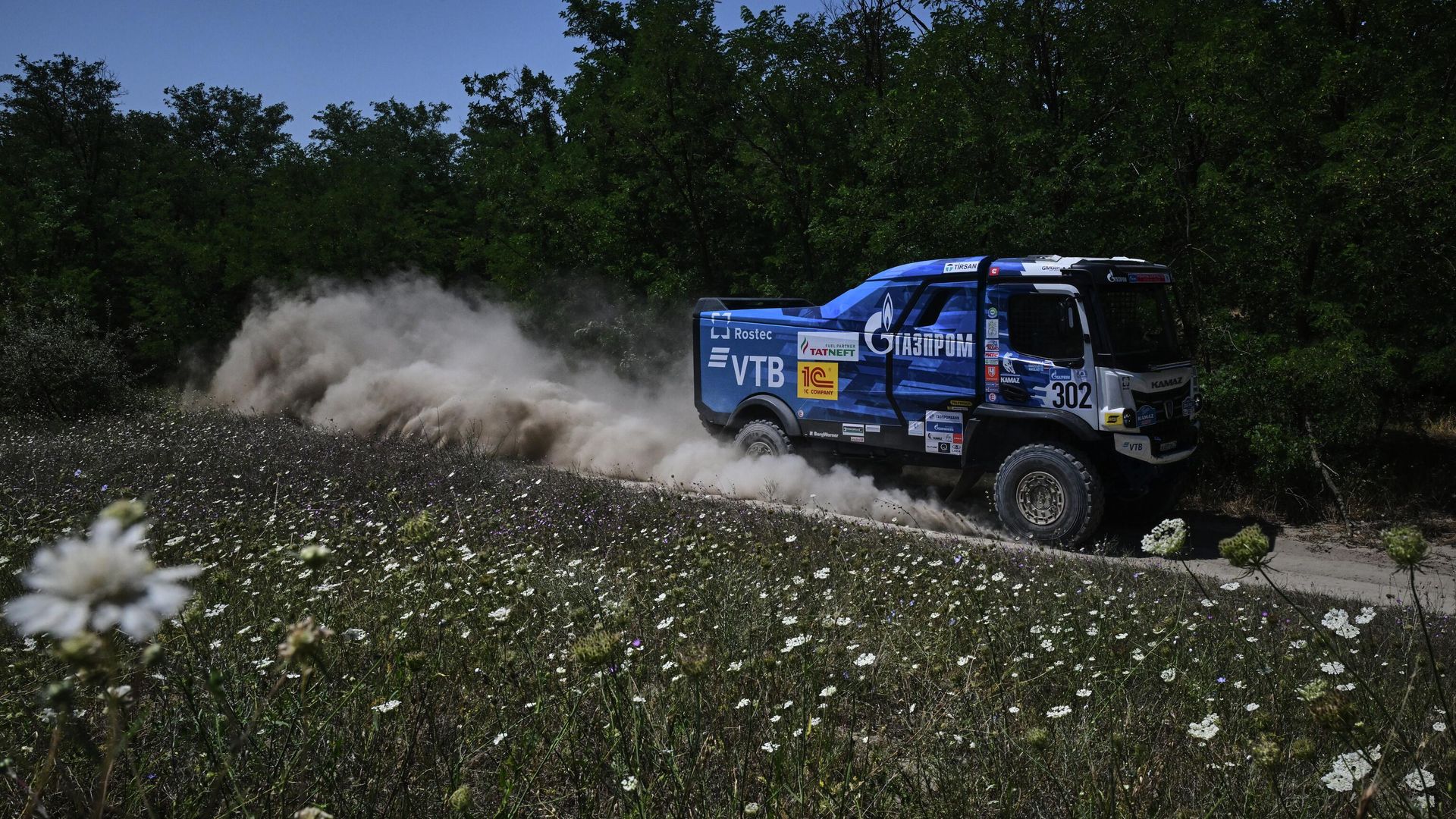 Экипаж команды KAMAZ-Master в составе Эдуарда Николаева и Евгения Яковлева Экипаж команды KAMAZ-Master в составе Эдуарда Николаева и Евгения Яковлева - РИА Новости, 1920, 14.07.2024