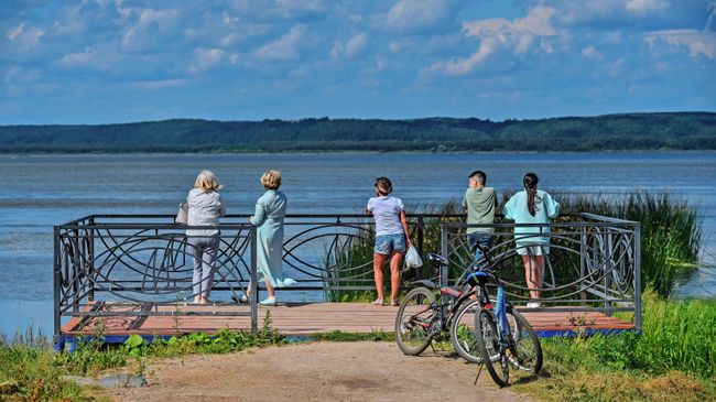 Смотровая площадка на Галичском озере на месте старой пристани в Костромской области Смотровая площадка на Галичском озере на месте старой пристани в Костромской области