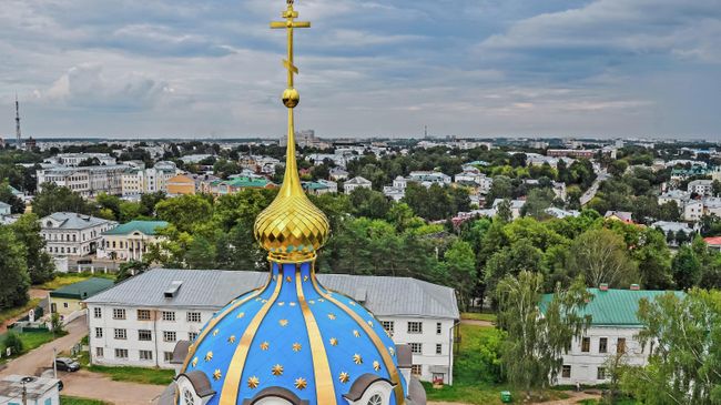 Купол Богоявленского собора в Кремле города Костромы Купол Богоявленского собора в Кремле города Костромы