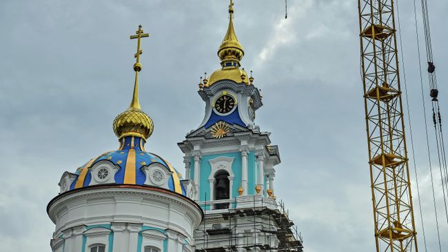 Богоявленский собор и колокольня на территории кремля в Костроме Богоявленский собор и колокольня на территории кремля в Костроме