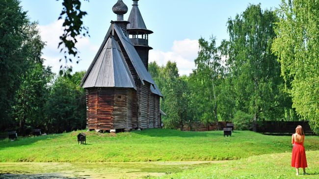 Один из экспонатов на территории музея деревянного зодчества Костромская слобода в Костроме Один из экспонатов на территории музея деревянного зодчества Костромская слобода в Костроме