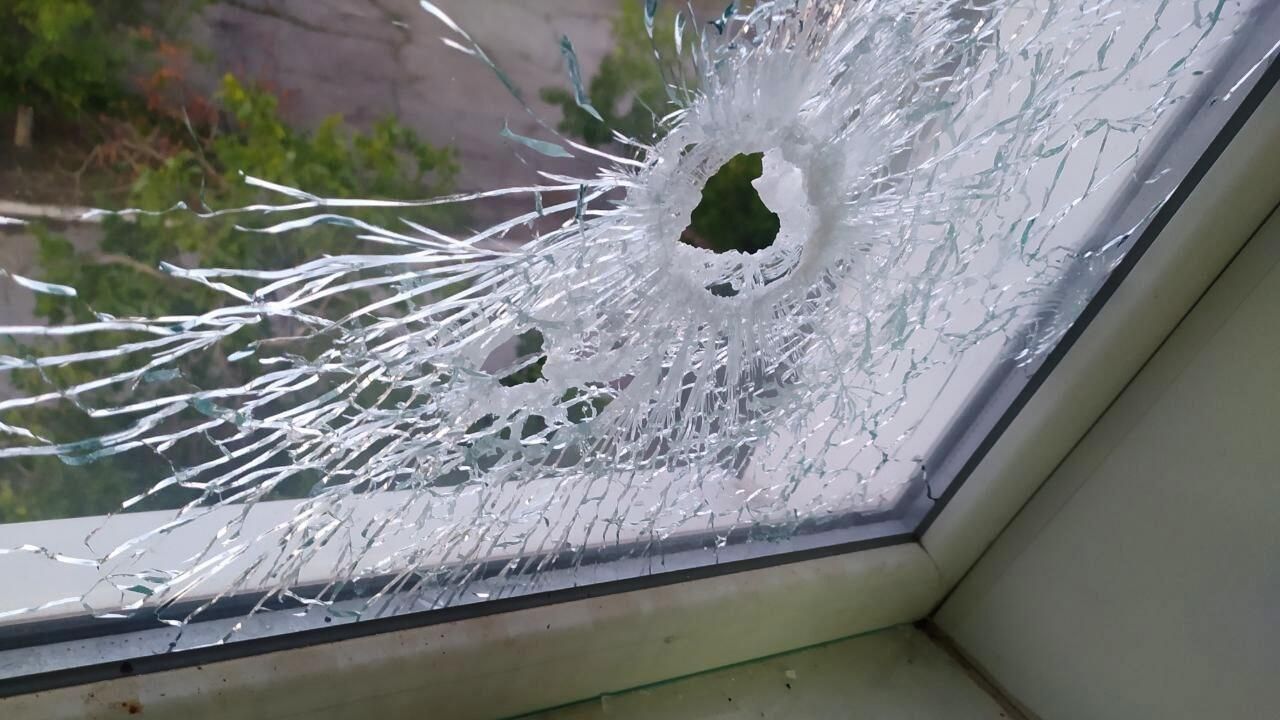 Окно здания, поврежденное после ударов ВСУ Окно здания, поврежденное после ударов ВСУ - РИА Новости, 1920, 11.08.2022