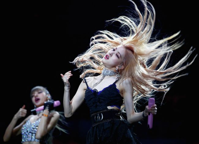 Blackpink выступают в Sahara Tent во время фестиваля музыки и искусств Coachella Valley, Калифорния Blackpink выступают в Sahara Tent во время фестиваля музыки и искусств Coachella Valley, Калифорния