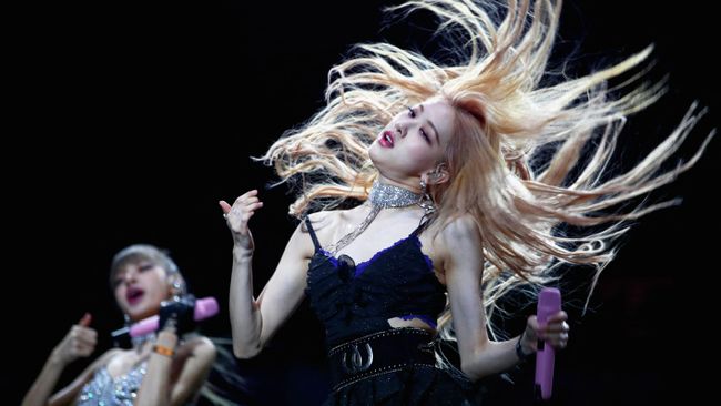 Blackpink выступают в Sahara Tent во время фестиваля музыки и искусств Coachella Valley, Калифорния Blackpink выступают в Sahara Tent во время фестиваля музыки и искусств Coachella Valley, Калифорния