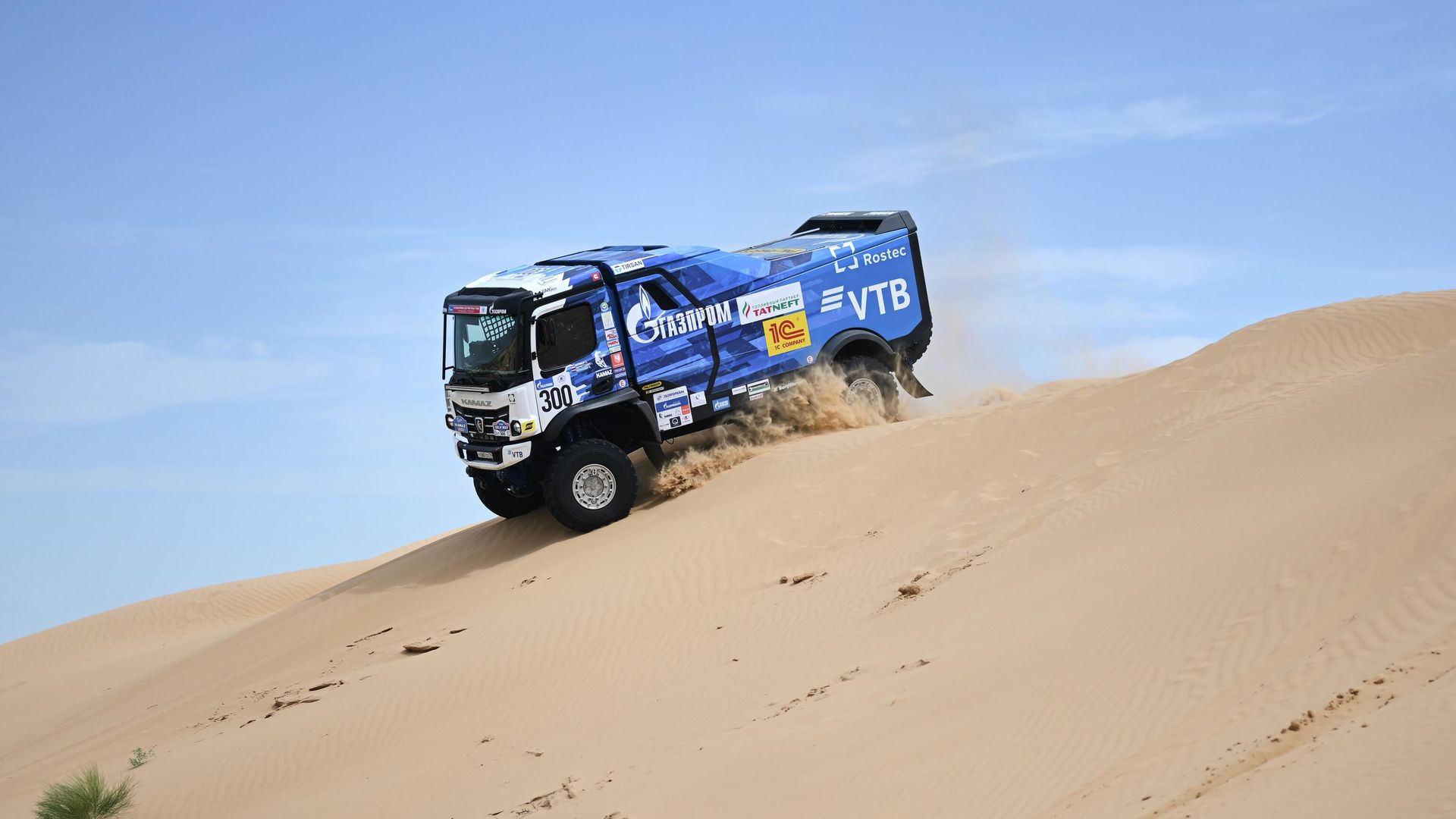 Экипаж команды KAMAZ-Master в составе Дмитрия Сотникова и Руслана Ахмадеева Экипаж команды KAMAZ-Master в составе Дмитрия Сотникова и Руслана Ахмадеева - РИА Новости, 1920, 14.07.2022