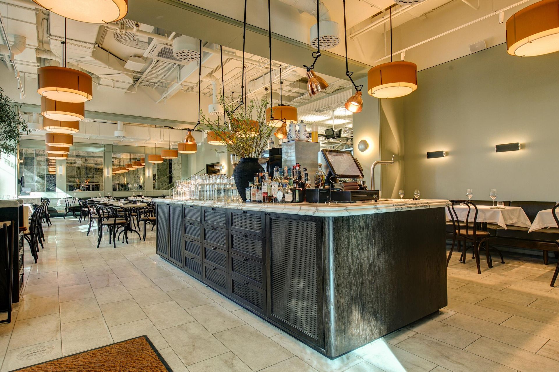 Интерьер ресторана Frantsuza Bistrot в Санкт-Петербурге Интерьер ресторана Frantsuza Bistrot в Санкт-Петербурге