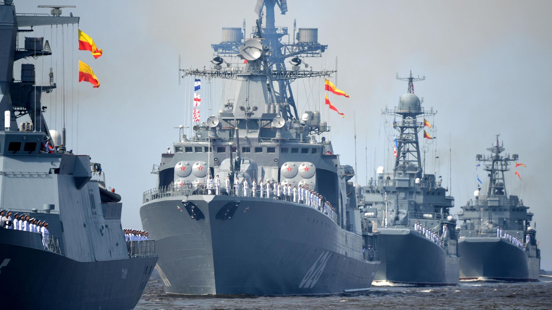 Корабли ВМФ России на репетиции парада в честь Дня Военно-Морского Флота в Кронштадте Корабли ВМФ России на репетиции парада в честь Дня Военно-Морского Флота в Кронштадте - РИА Новости, 1920, 31.07.2022