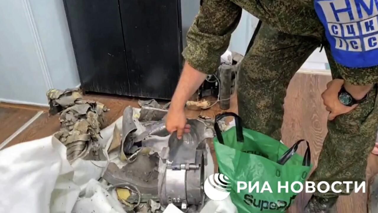 Фрагменты американских РСЗО HIMARS, найденные на месте ударов в Алчевске Фрагменты американских РСЗО HIMARS, найденные на месте ударов в Алчевске - РИА Новости, 1920, 17.07.2022