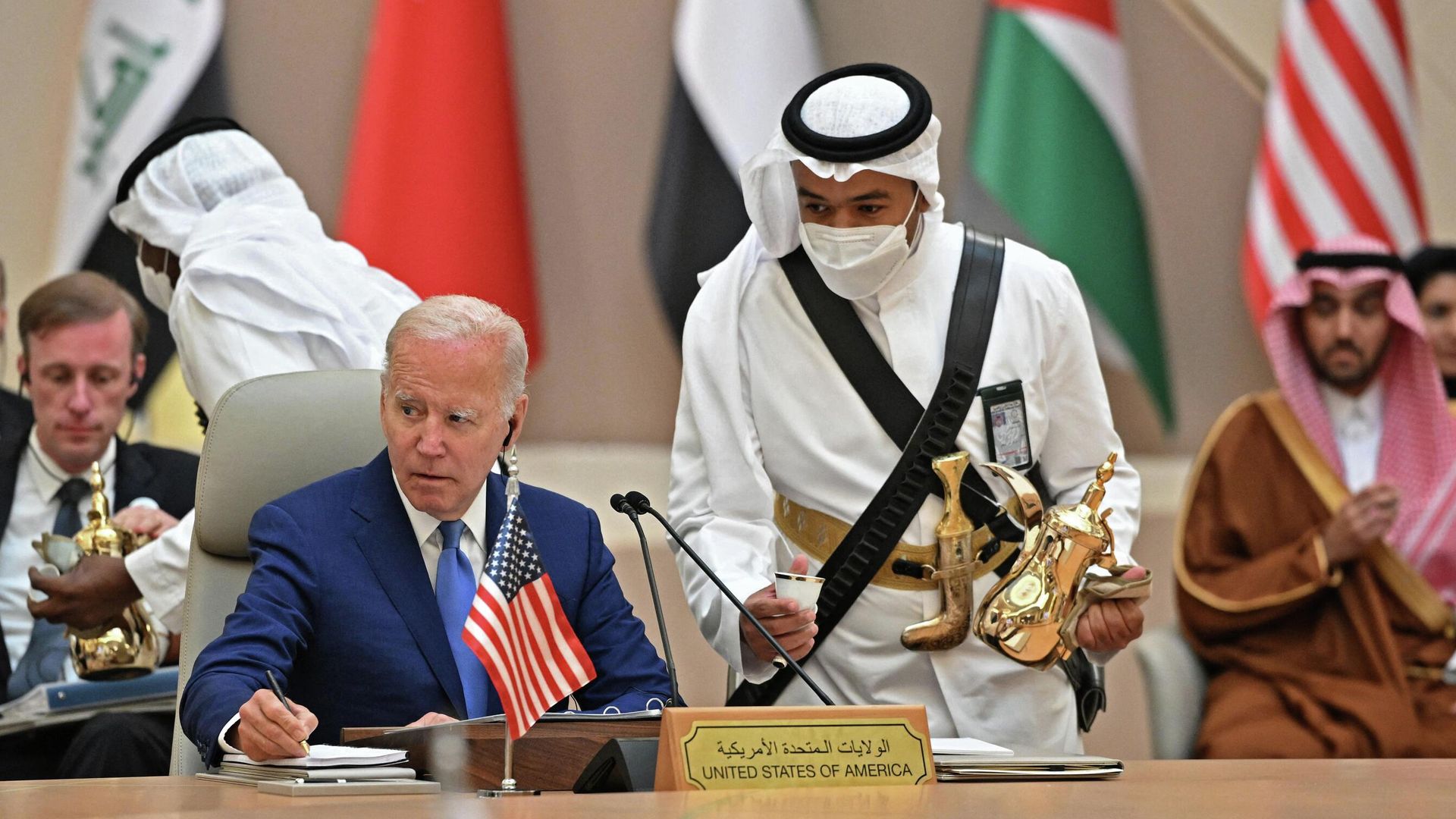 Президент США Джо Байден в Международном аэропорту имени короля Абдул-Азиза в Саудовской Аравии Президент США Джо Байден в Международном аэропорту имени короля Абдул-Азиза в Саудовской Аравии - РИА Новости, 1920, 18.07.2022