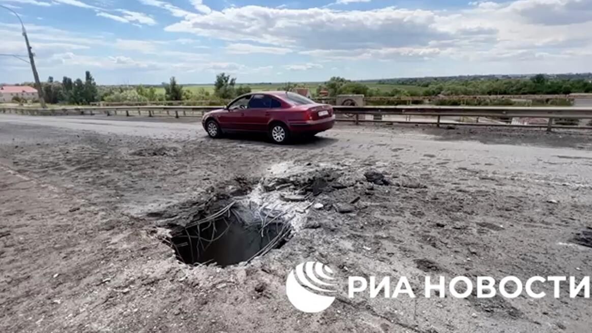 Последствия обстрела Антоновского моста в Херсоне. Кадр из видео Последствия обстрела Антоновского моста в Херсоне. Кадр из видео - РИА Новости, 1920, 20.07.2022