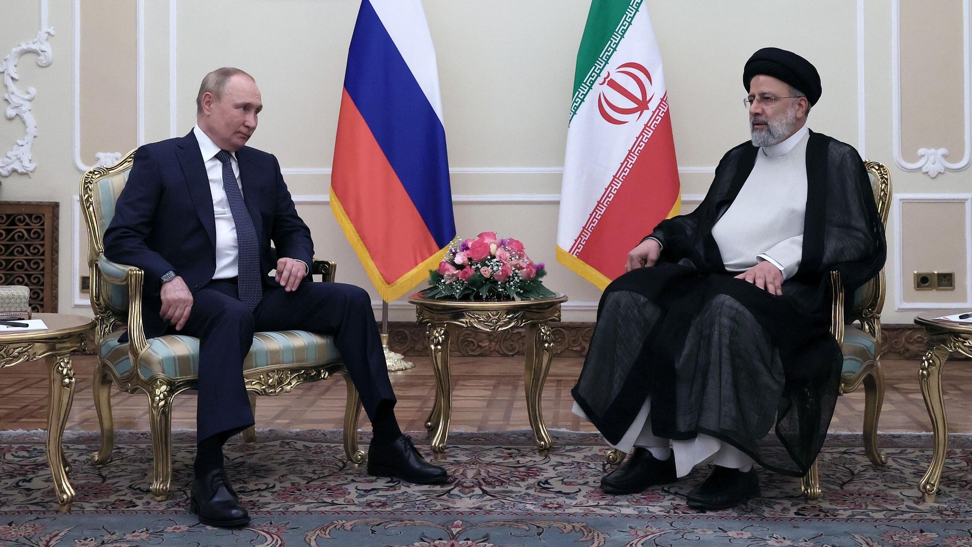 Президент РФ Владимир Путин и президент Ирана Эбрахим Раиси во время встречи в Тегеране Президент РФ Владимир Путин и президент Ирана Эбрахим Раиси во время встречи в Тегеране - РИА Новости, 1920, 20.07.2022