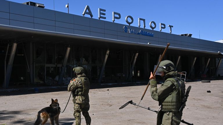Разминирование мариупольского аэропорта Разминирование мариупольского аэропорта