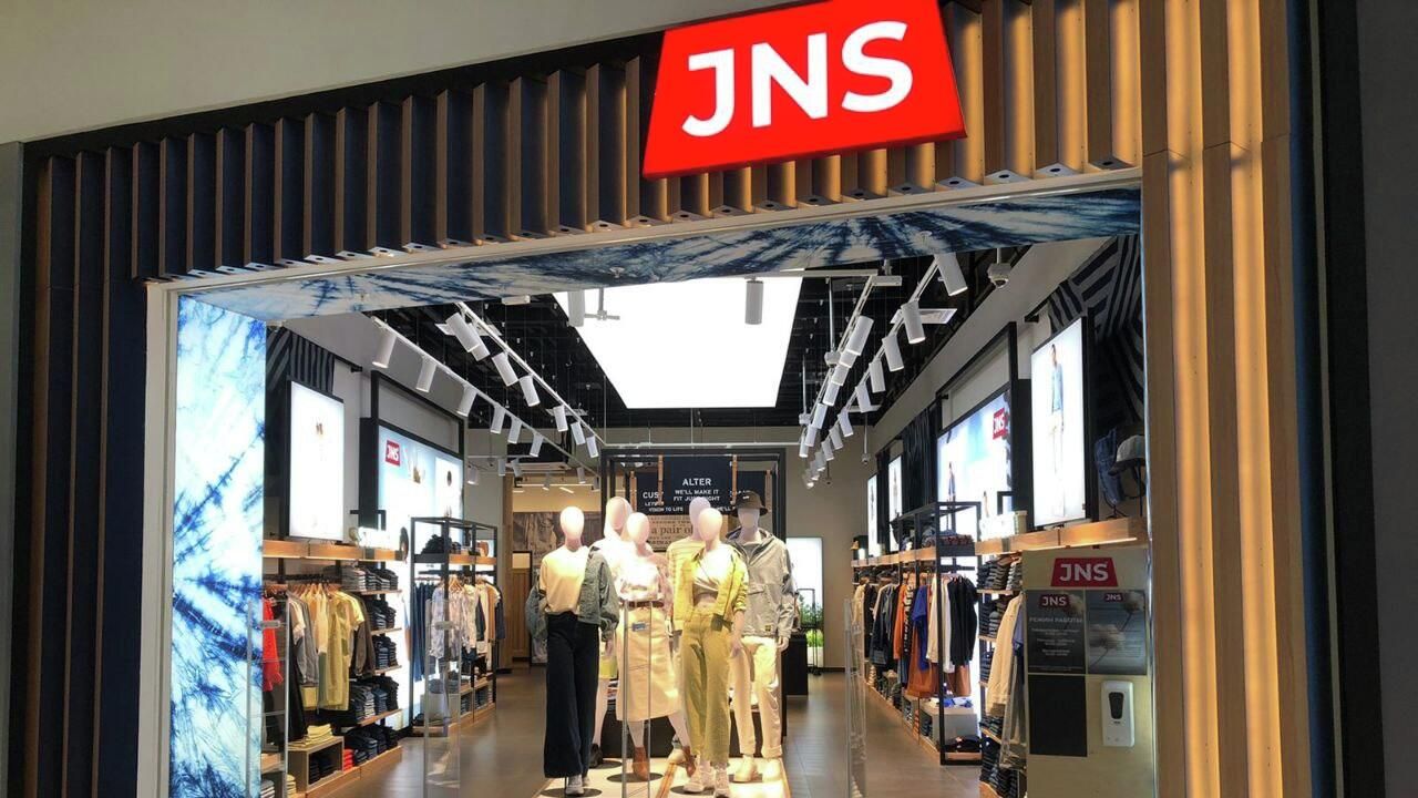В московском Авиапарке открыли магазин Levi's под брендом JNS В московском Авиапарке открыли магазин Levi's под брендом JNS - РИА Новости, 1920, 21.07.2022