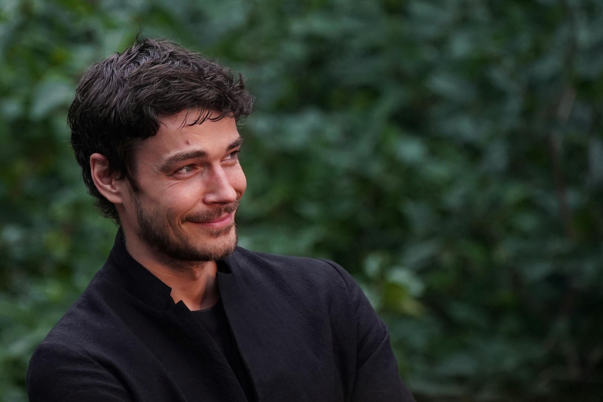 Актер Максим Матвеев на ежегодном летнем фестивале БеспринцЫпные чтения в саду Эрмитаж Актер Максим Матвеев на ежегодном летнем фестивале БеспринцЫпные чтения в саду Эрмитаж - РИА Новости, 1920, 13.09.2025