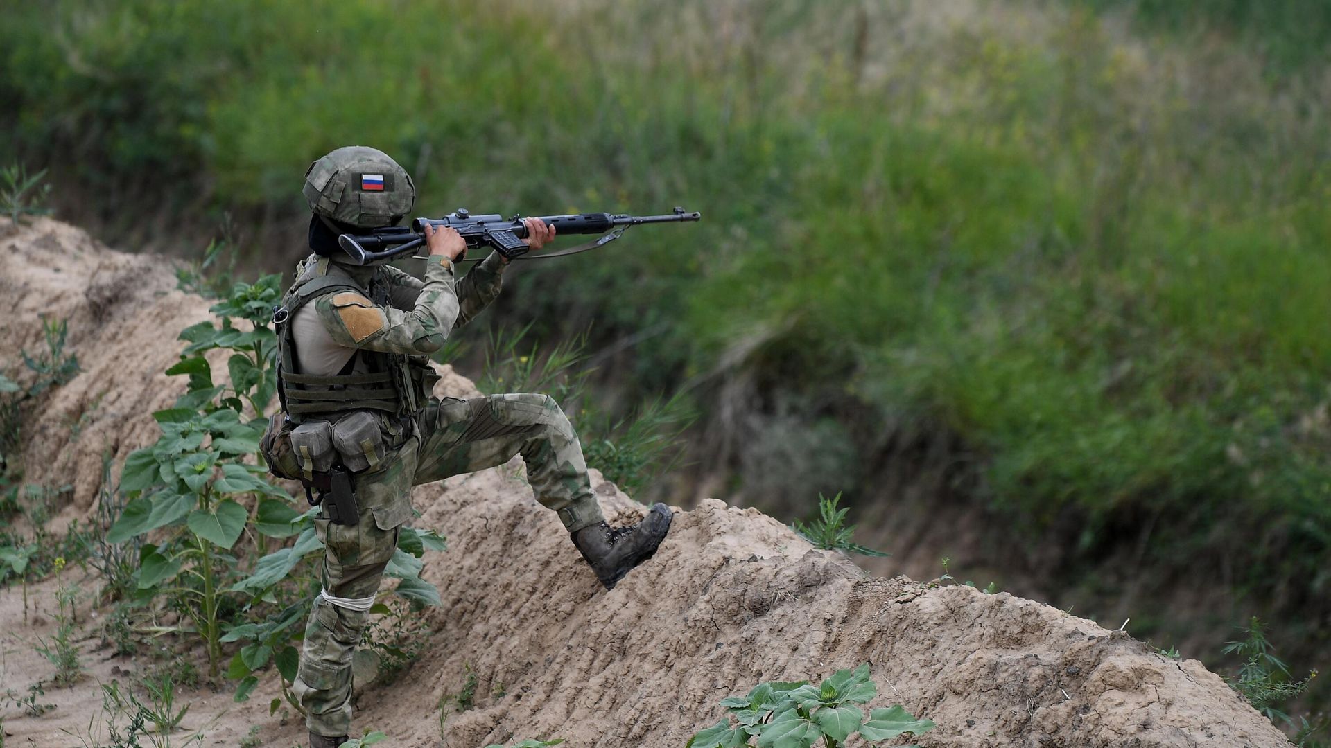 Военнослужащий ВС РФ в секторе специальной военной операции на Украине - РИА Новости, 1920, 05.09.2026