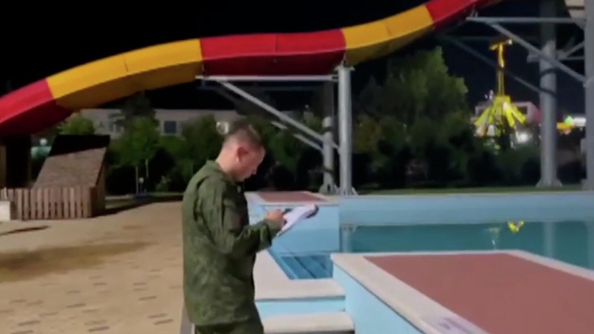 Осмотр территории аквапарка в Анапе, где пострадали более 10 человек. Видео СК РФ Осмотр территории аквапарка в Анапе, где пострадали более 10 человек. Видео СК РФ - РИА Новости, 1920, 23.07.2022