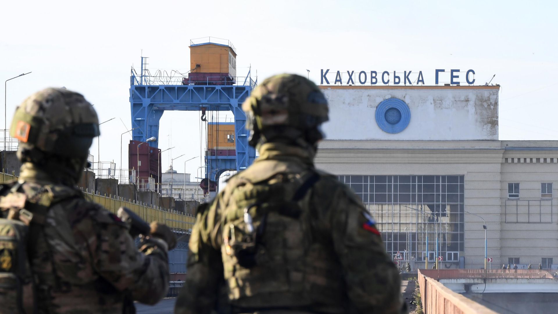 Военнослужащие РФ возле здания Каховской ГЭС Военнослужащие РФ возле здания Каховской ГЭС - РИА Новости, 1920, 02.11.2022
