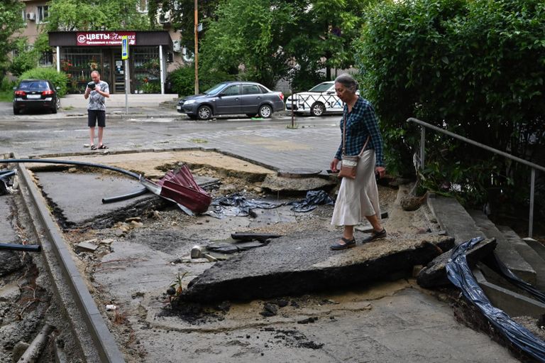 Улица Донская в Сочи, пострадавшая из-за сильного наводнения Улица Донская в Сочи, пострадавшая из-за сильного наводнения