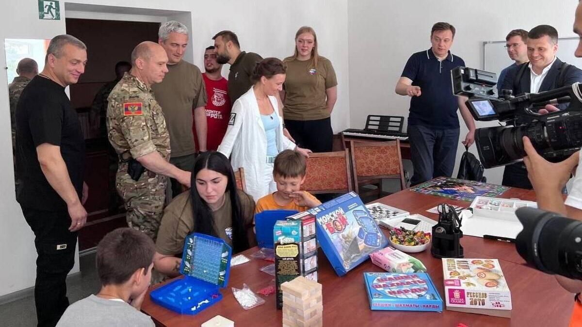 Единая Россия открыла первый досуговый детский центр в Купянске Единая Россия открыла первый досуговый детский центр в Купянске - РИА Новости, 1920, 24.07.2022