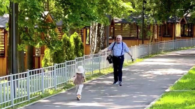 Сын Ваган бежит навстречу Евгению Петросяну Сын Ваган бежит навстречу Евгению Петросяну