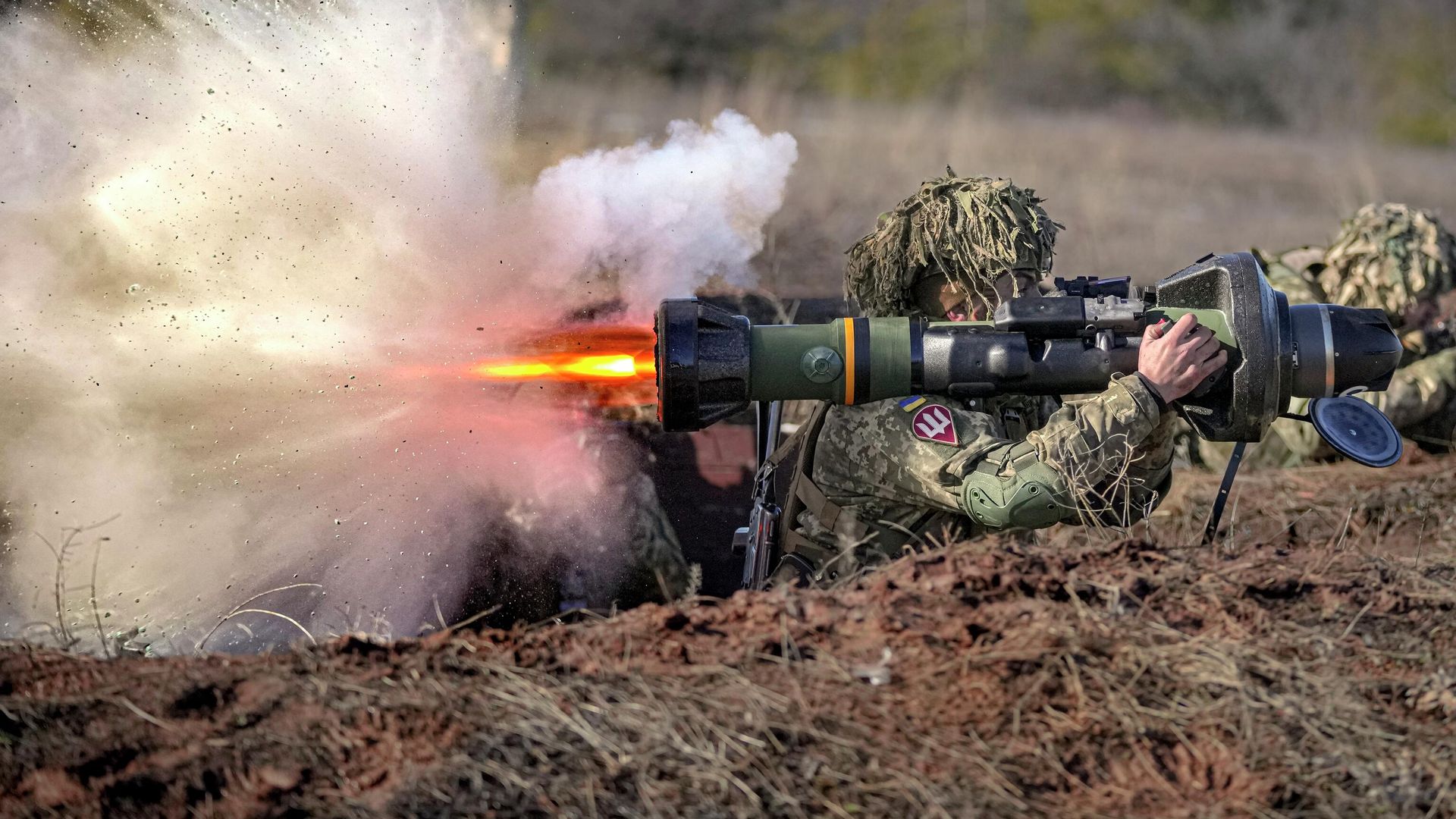 Украинский военнослужащий стреляет из противотанкового оружия NLAW Украинский военнослужащий стреляет из противотанкового оружия NLAW - РИА Новости, 1920, 26.07.2022