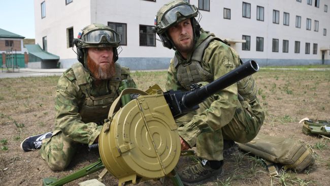 Занятие по стрельбе из гранатомёта АГС-30 с военнослужащими специального полка полиции имени Героя России Ахмата-Хаджи Кадырова на базе центра подготовки спецназа в Гудермесе Занятие по стрельбе из гранатомёта АГС-30 с военнослужащими специального полка полиции имени Героя России Ахмата-Хаджи Кадырова на базе центра подготовки спецназа в Гудермесе