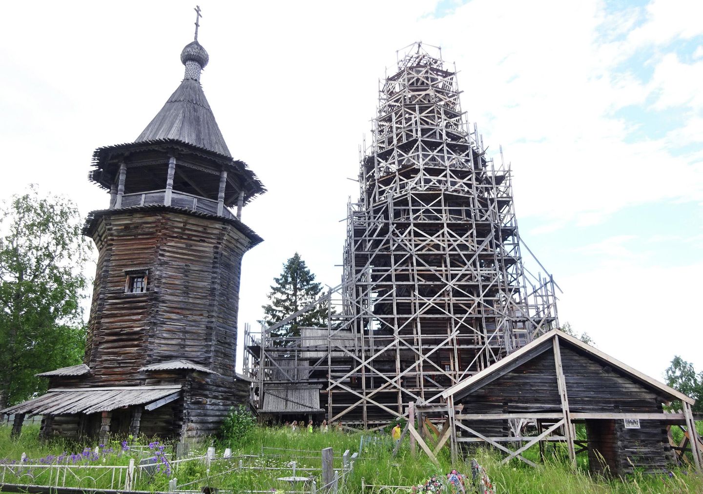 Гимрека, Рождественская церковь и колокольня Гимрека, Рождественская церковь и колокольня