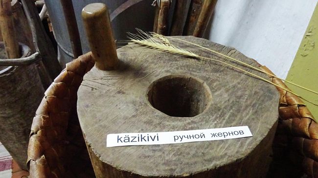 Музей вепсского быта, ручной жернов Музей вепсского быта, ручной жернов