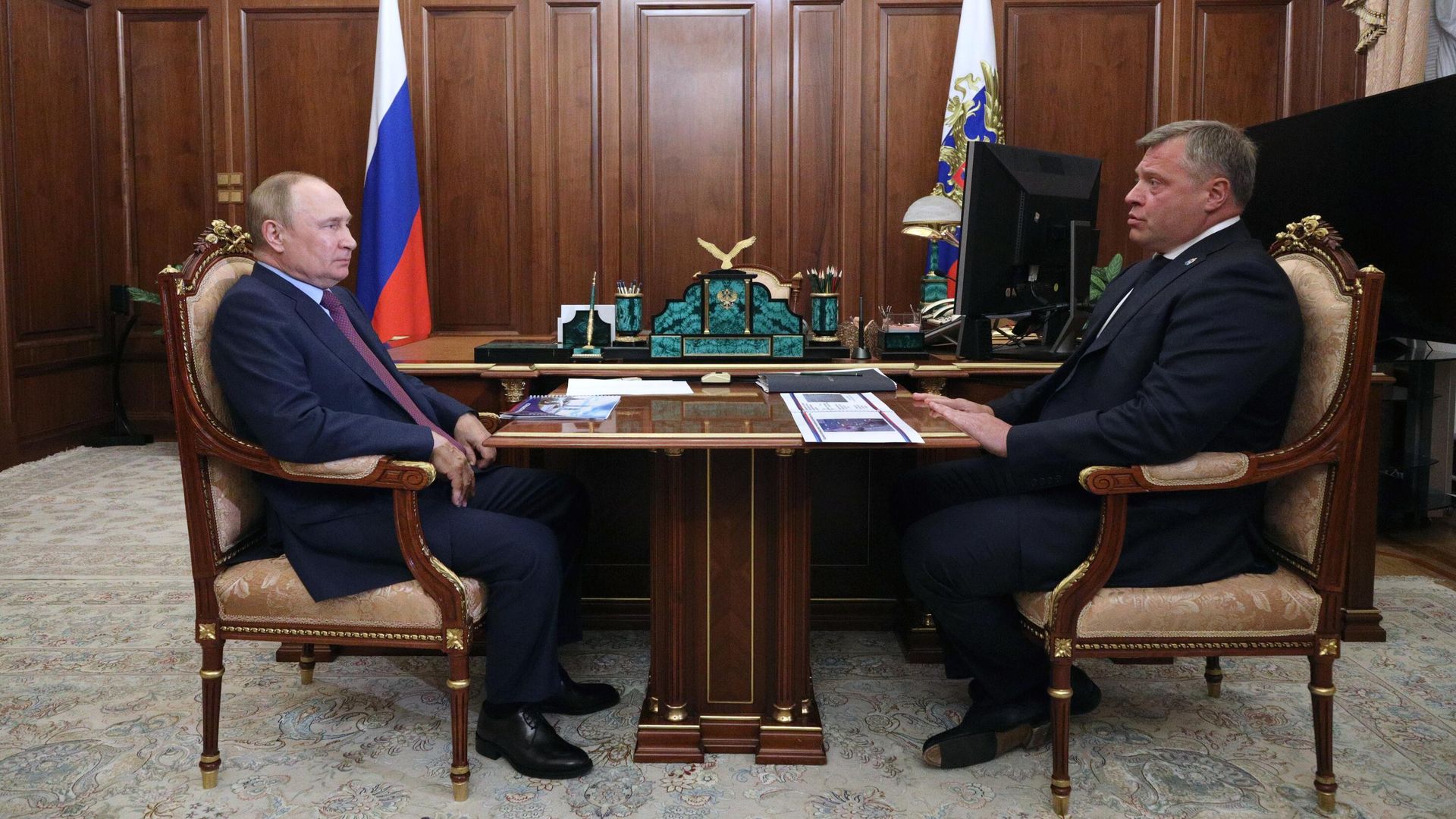 Президент РФ Владимир Путин и губернатор Астраханской области Игорь Бабушкин во время встречи Президент РФ Владимир Путин и губернатор Астраханской области Игорь Бабушкин во время встречи - РИА Новости, 1920, 27.07.2022