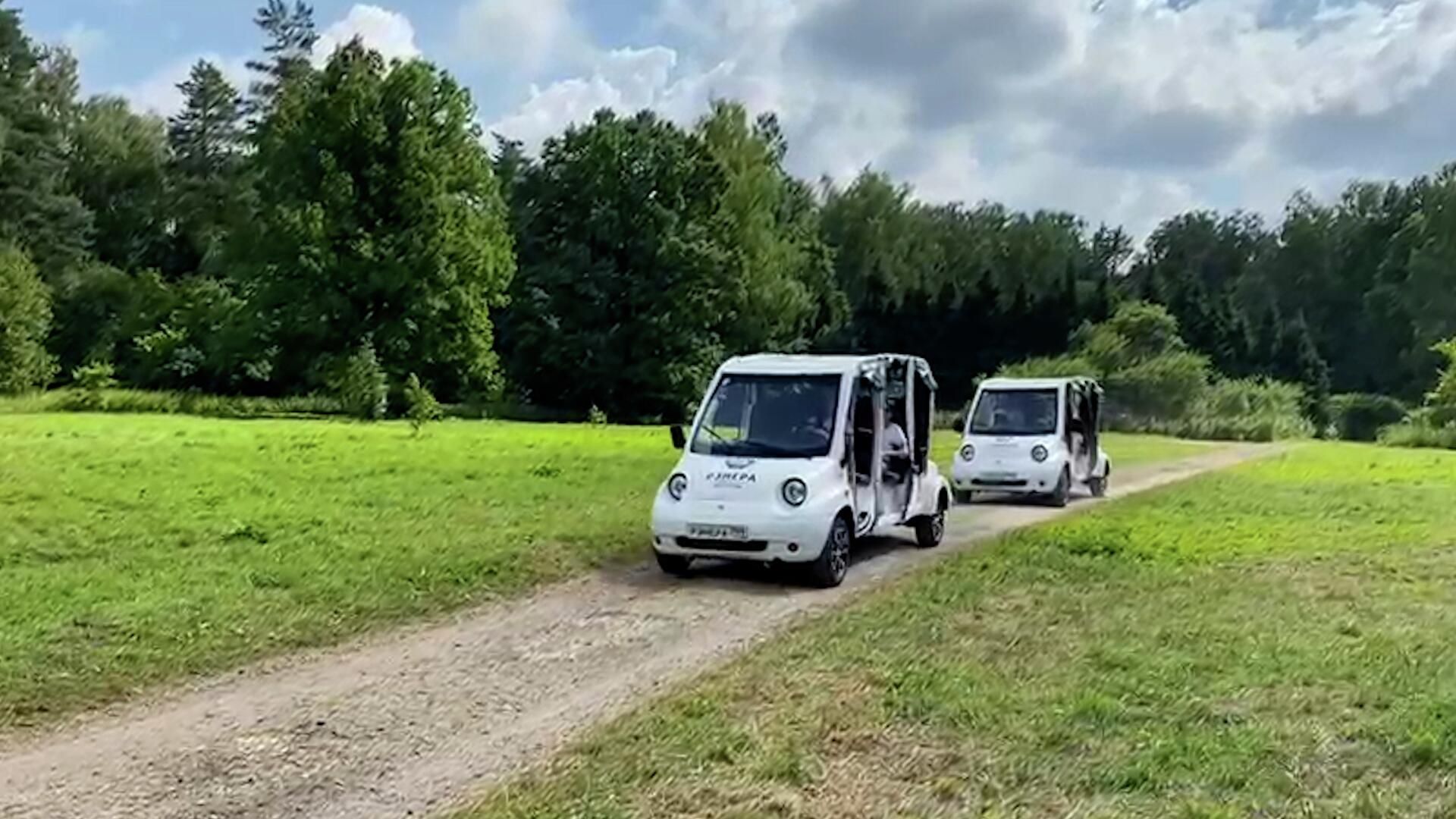 Демонстративный заезд первых электрокаров на отечественных батареях Демонстративный заезд первых электрокаров на отечественных батареях - РИА Новости, 1920, 27.07.2022