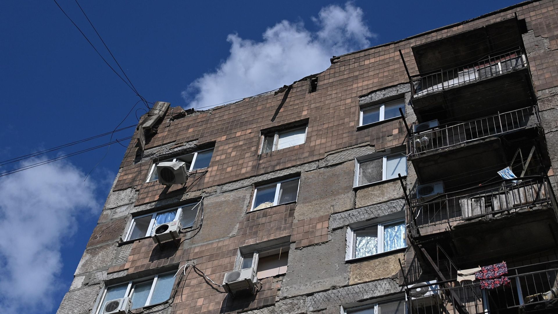 Последствия обстрела в Донецке со стороны украинских войск Последствия обстрела в Донецке со стороны украинских войск - РИА Новости, 1920, 28.08.2022