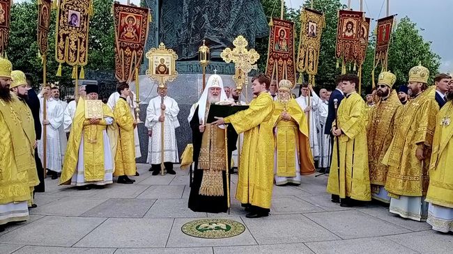 Крестный ход в Московском Кремле в День крещения Руси Крестный ход в Московском Кремле в День крещения Руси