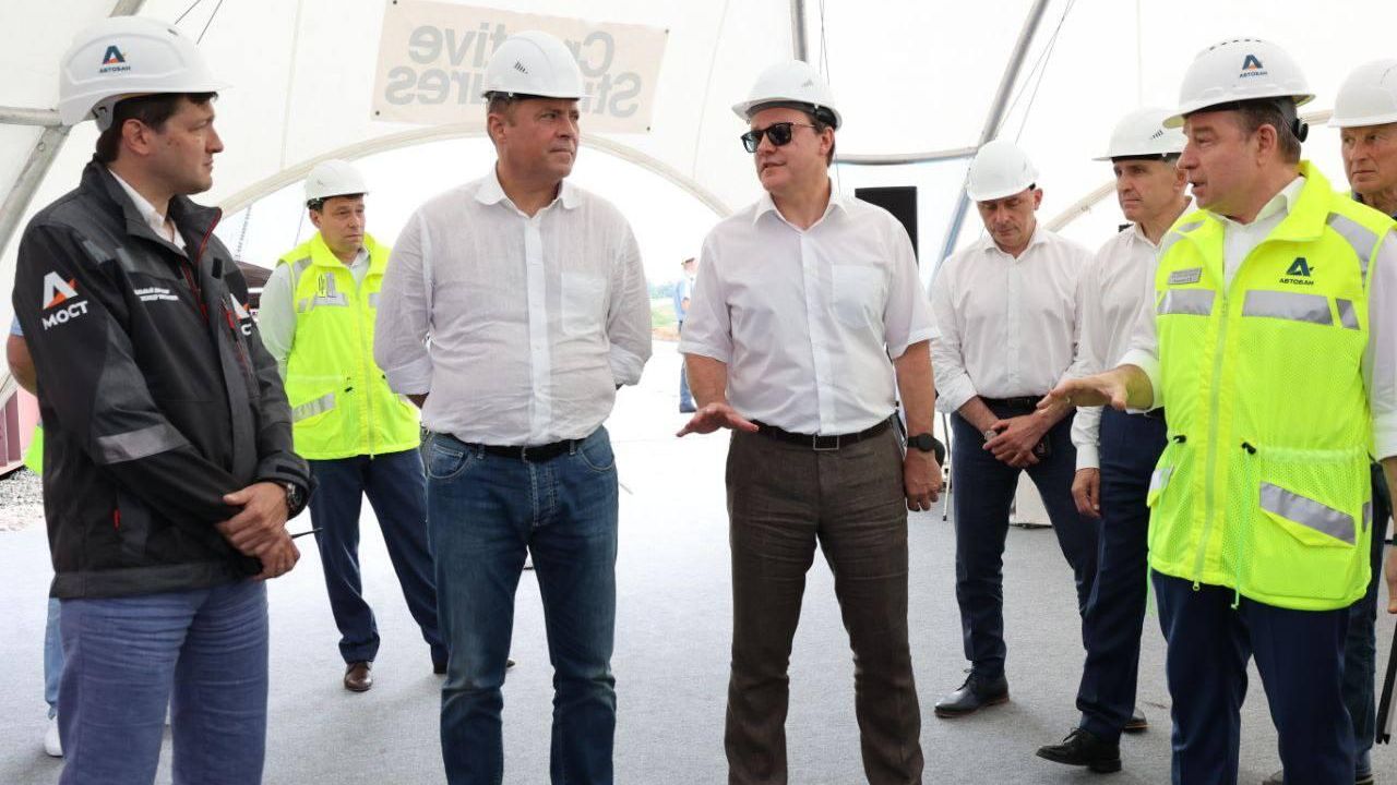 Азаров дал старт монтажу пролетного строения трассы в обход Тольятти Азаров дал старт монтажу пролетного строения трассы в обход Тольятти - РИА Новости, 1920, 28.07.2022