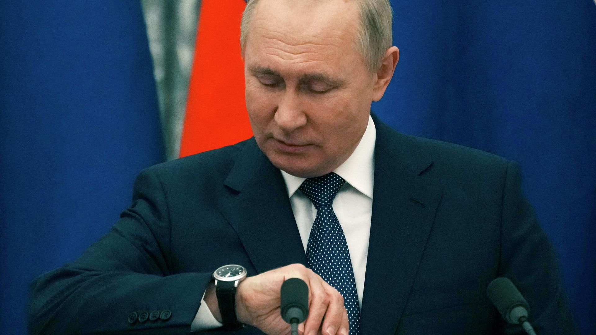 Президент России Владимир Путин перед началом пресс-конференции с президентом Франции Эммануэлем Макроном Президент России Владимир Путин перед началом пресс-конференции с президентом Франции Эммануэлем Макроном - РИА Новости, 1920, 28.07.2022