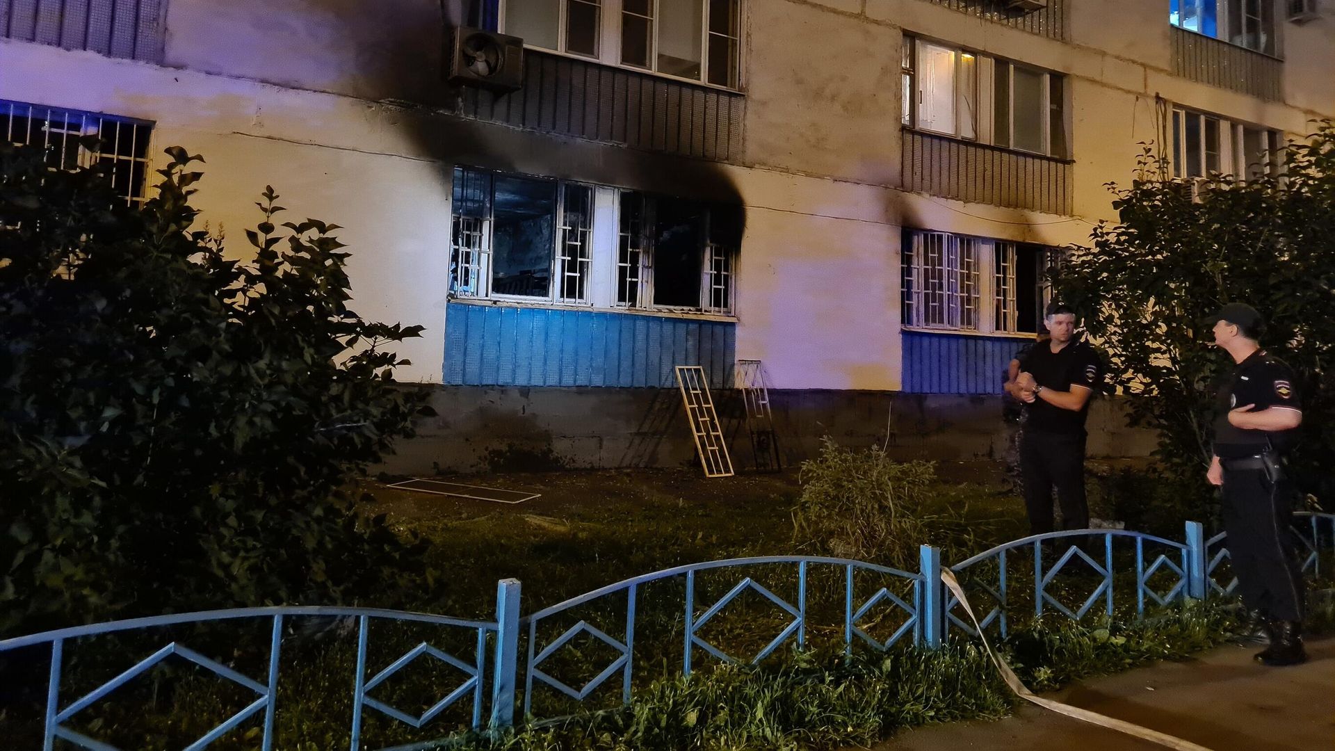 На месте возгорания в хостеле на Алма-Атинской улице в Москве На месте возгорания в хостеле на Алма-Атинской улице в Москве - РИА Новости, 1920, 29.07.2022