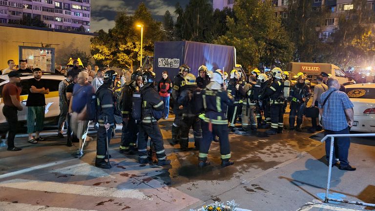 На месте возгорания в хостеле на Алма-Атинской улице в Москве
