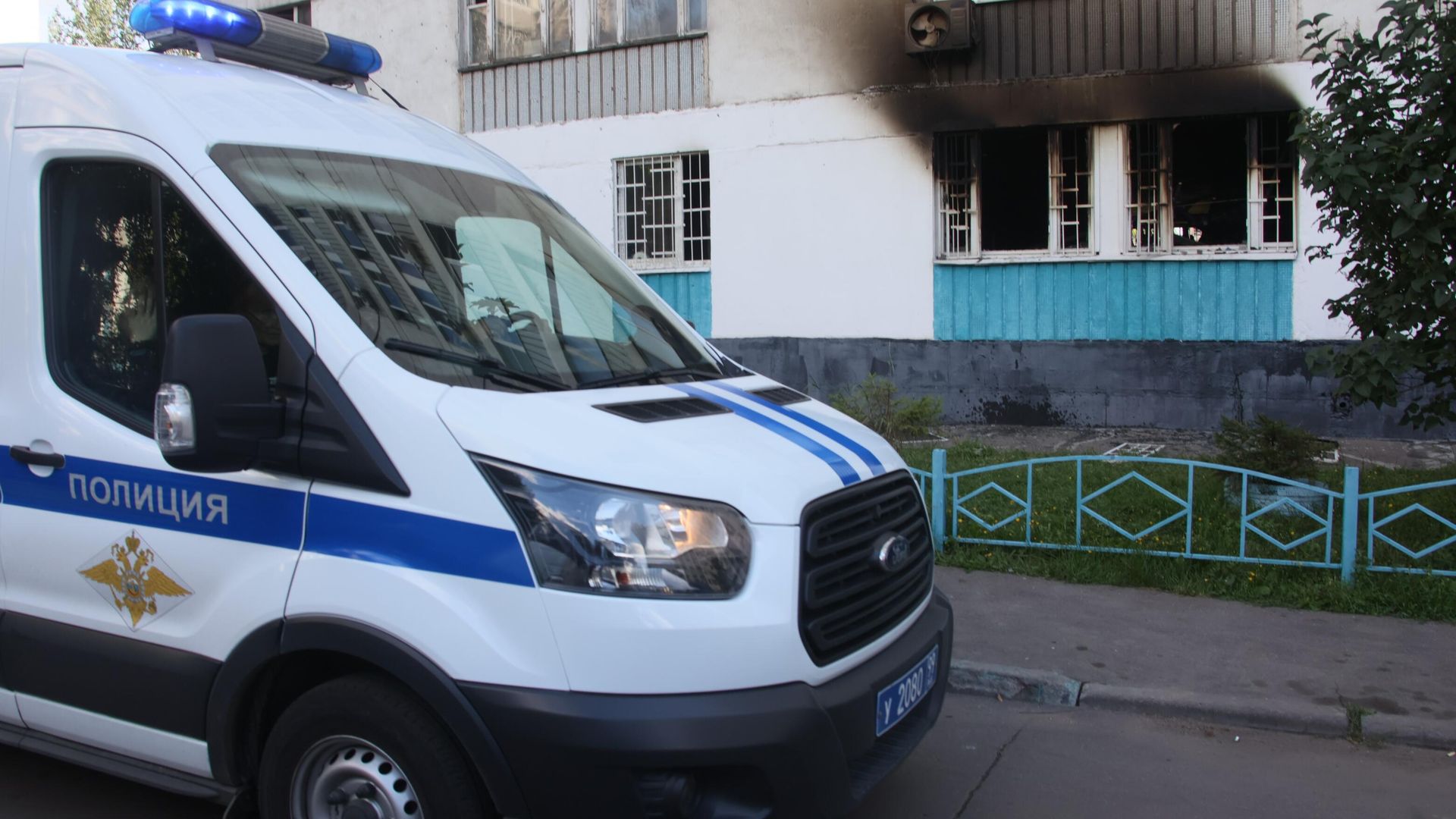 Сотрудники полиции у жилого дома Сотрудники полиции у жилого дома - РИА Новости, 1920, 19.11.2022