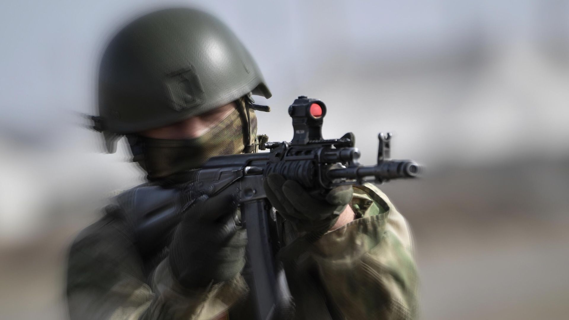 Военный в зоне проведения спецоперации на Востоке Украины Военный в зоне проведения спецоперации на Востоке Украины - РИА Новости, 1920, 30.07.2022