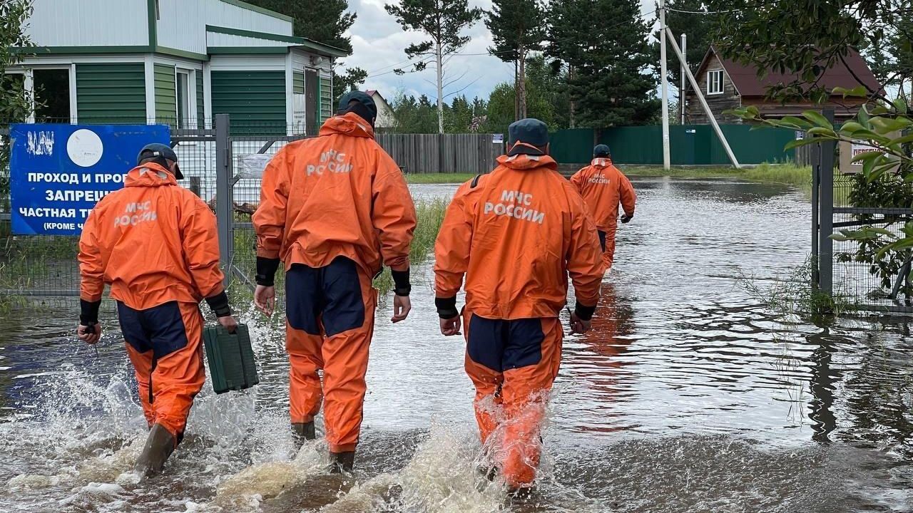 Спасатели Забайкальского края оказывают помощь жителям районов, пострадавших от паводка Спасатели Забайкальского края оказывают помощь жителям районов, пострадавших от паводка - РИА Новости, 1920, 29.07.2022