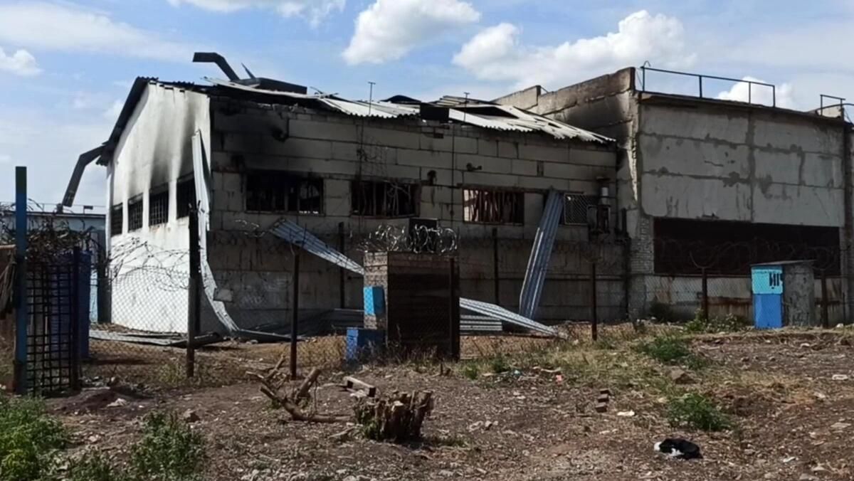 Место содержания пленных украинских боевиков в следственном изоляторе Еленовки, который подвергся обстрелу со стороны ВСУ. Скриншот видео Место содержания пленных украинских боевиков в следственном изоляторе Еленовки, который подвергся обстрелу со стороны ВСУ. Скриншот видео - РИА Новости, 1920, 30.07.2022