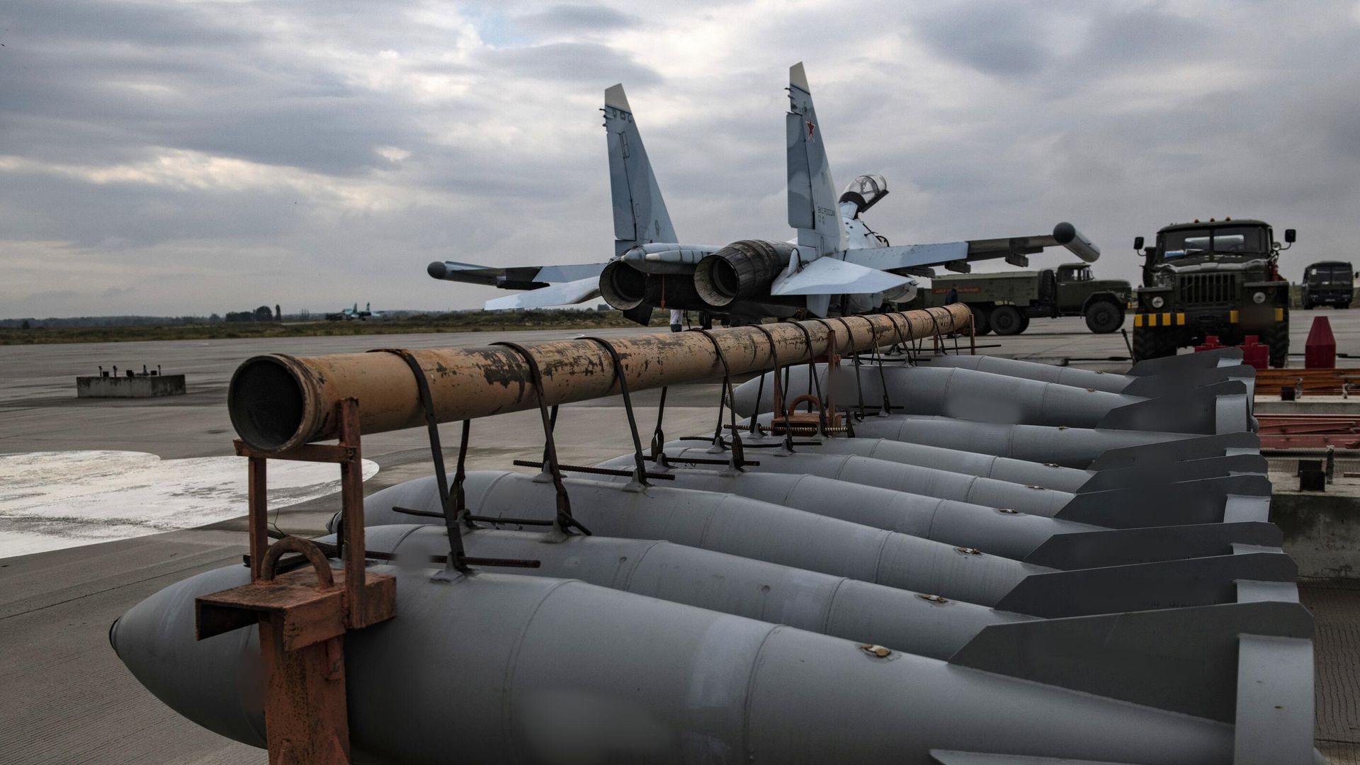 Авиационные ракеты на аэродроме базирования истребителей ВКС России, задействованных в специальной военной операции Авиационные ракеты на аэродроме базирования истребителей ВКС России, задействованных в специальной военной операции - РИА Новости, 1920, 03.08.2022